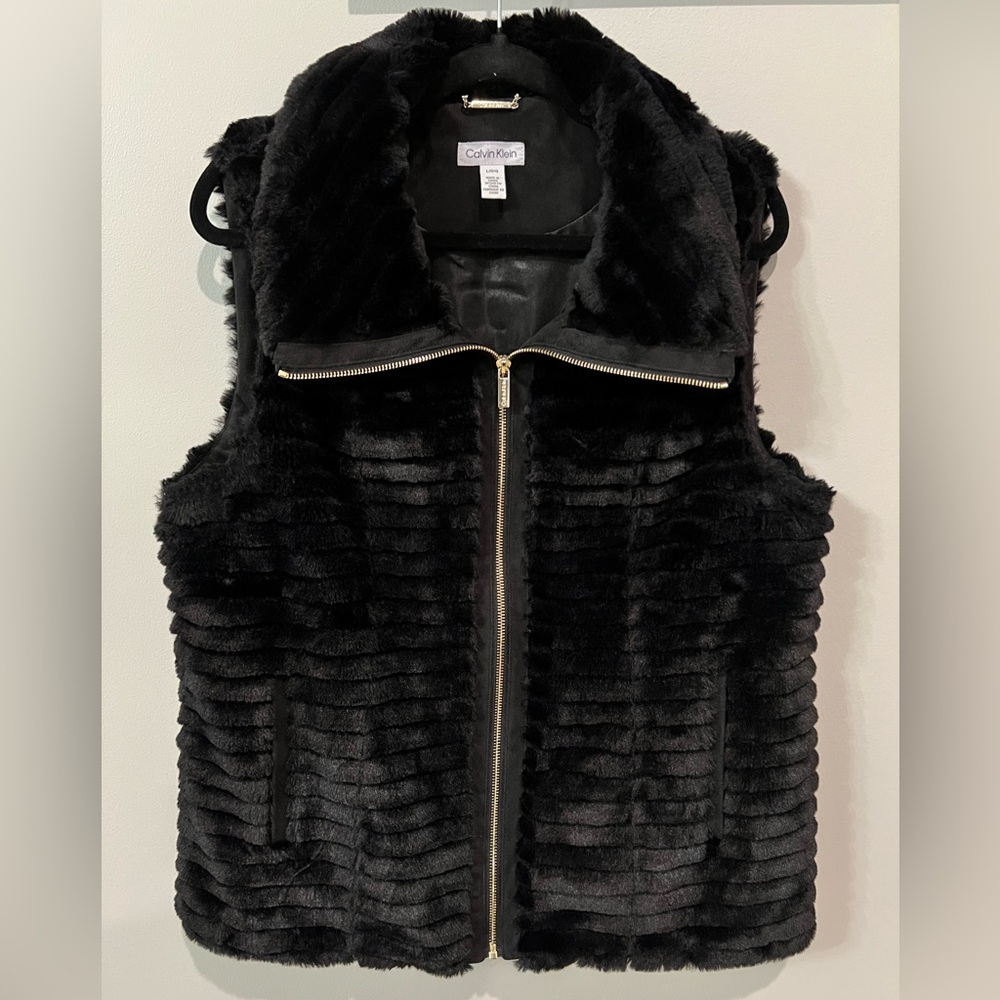 Calvin Klein Black Ribbed Faux Fur Full Zip Vest Jacket L